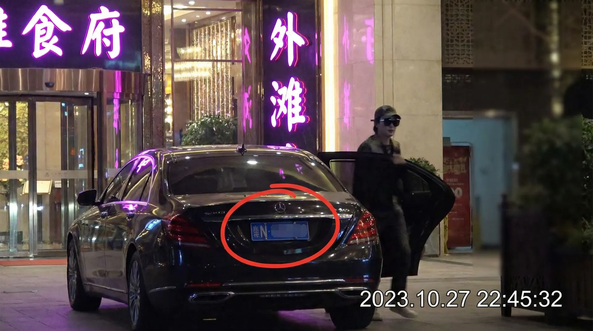 羞羞视频网站 - 豪车餐厅外偷拍